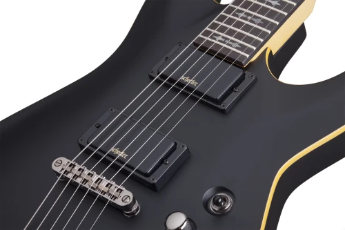 Schecter Demon-6 Aged Black Satin – potężne brzmienie i agresywny charakter