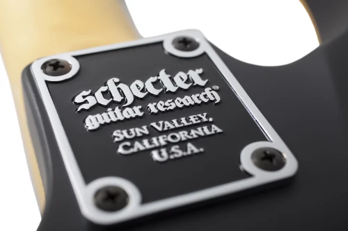 Schecter Demon-6 Aged Black Satin – potężne brzmienie i agresywny charakter